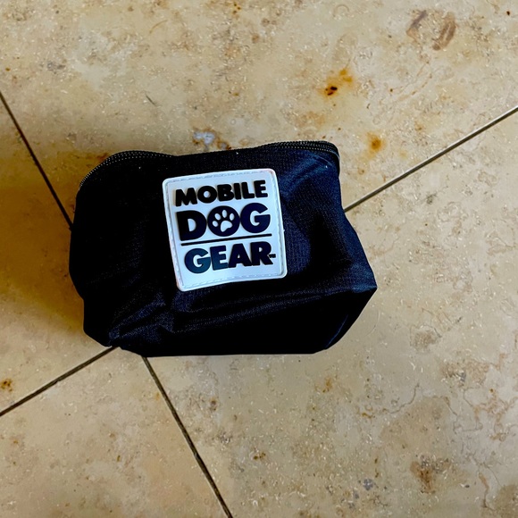 Dogssentials Tote with Food Carrier & Clear Zip Wristlet - Picture 4 of 8